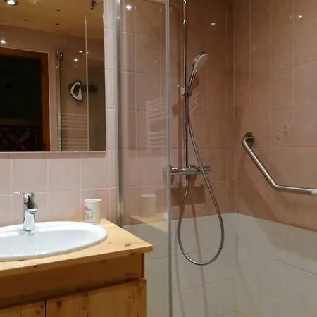 Appt 2 Pieces Pour 5 Pers Avec Balcon Et Parking A Chinaillon, Pres Des Pistes - Fr-1-241-121 * Le Grand-Bornand